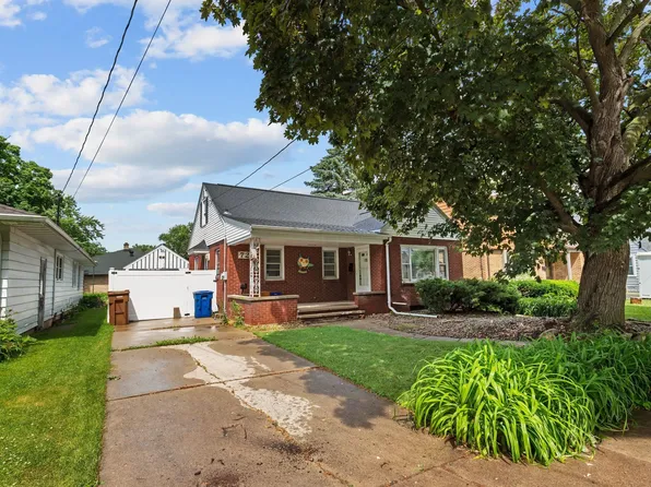 728 Tayco St, Menasha, WI 54952