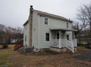 17 Lackawanna St, Hampton Boro, NJ 08827