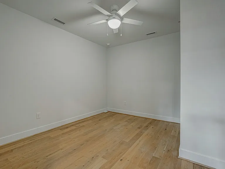 4028 Macarthur Ave #5 — Photo 7