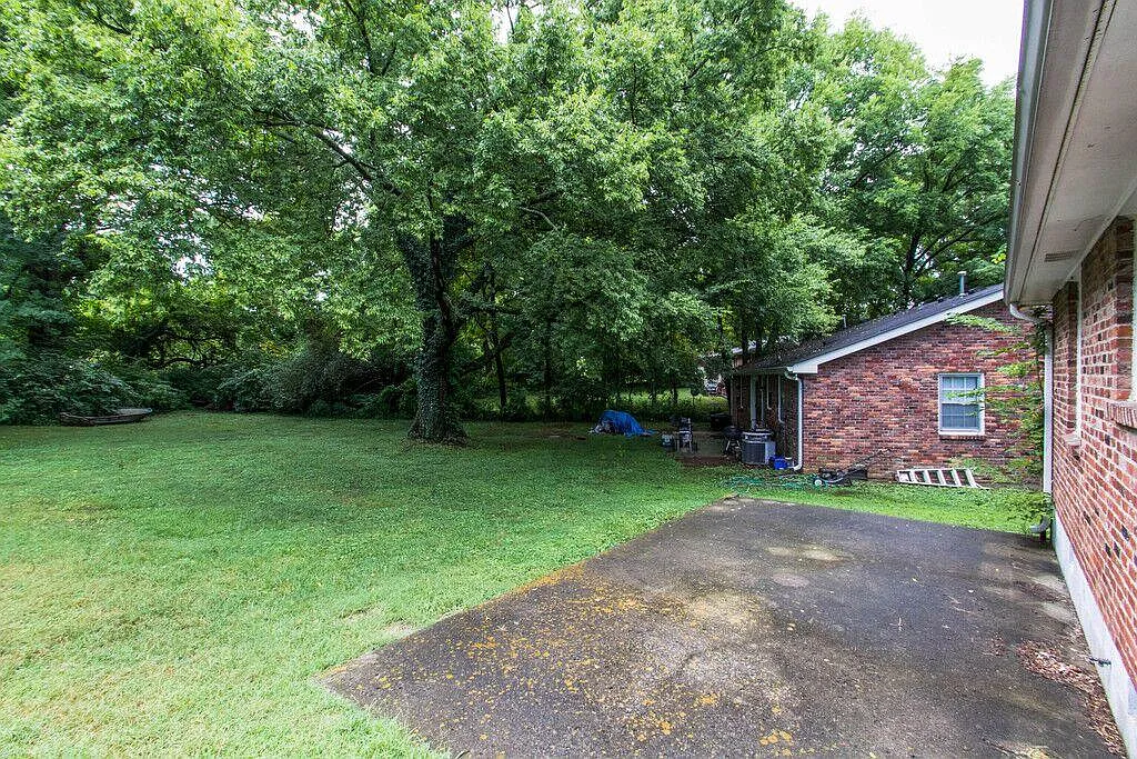2 bed, 900 sqft, $1,695 — Photo 3