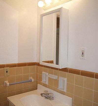 5th image of 4022 Paxton Ave APT 2