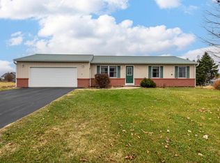 2805 Red Gates Dr, Galena, IL 61036