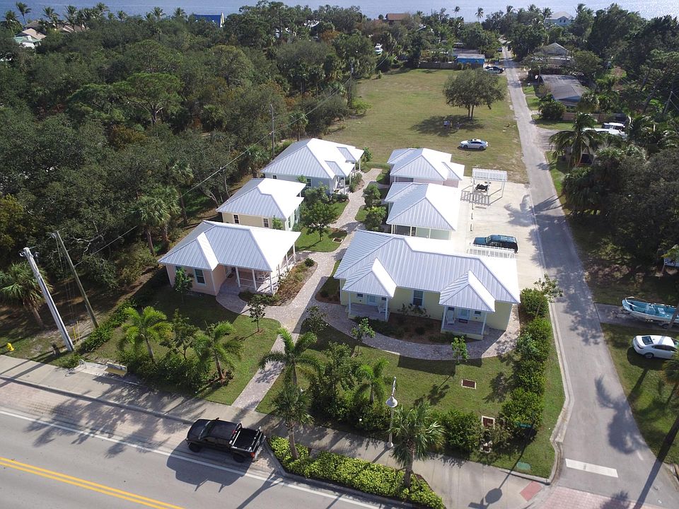 RIO PORCHES, 4 cottages plus 2 duplexes, St. Lucie River in background