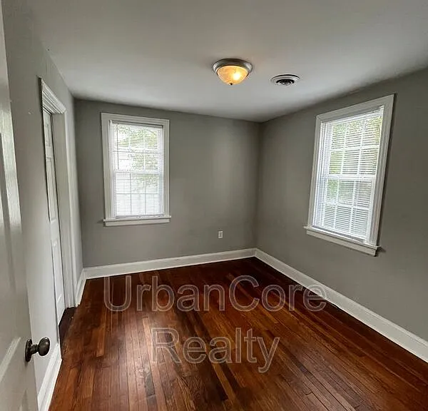 1807 National St — Photo 10