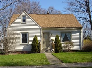 6 Holloway Rd, Rochester, NY 14610