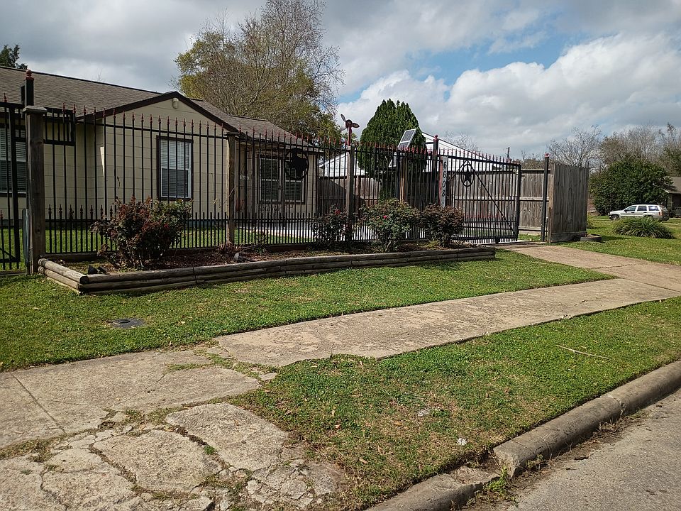 1st image of 6608 Sherwood Dr