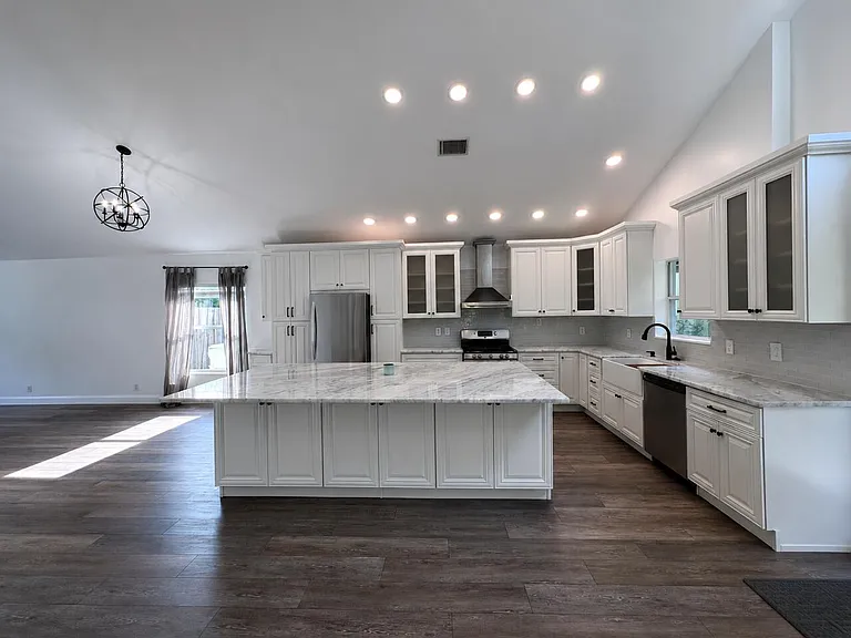 2393 Crawford Ct — Photo 9