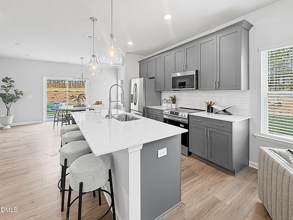 5th image of 76 Eagle Rock Dr