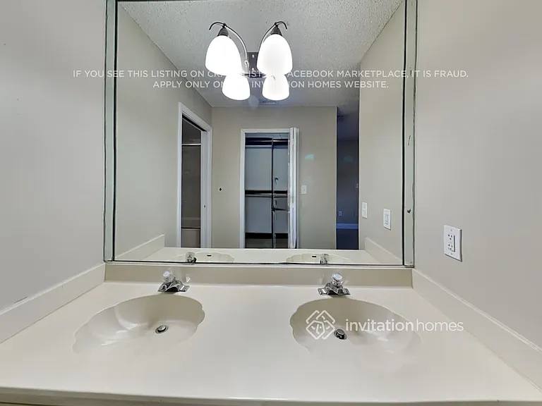 1086 NW 128th Ave — Photo 17