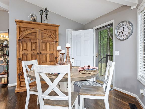 5th image of 290 Spring Cir