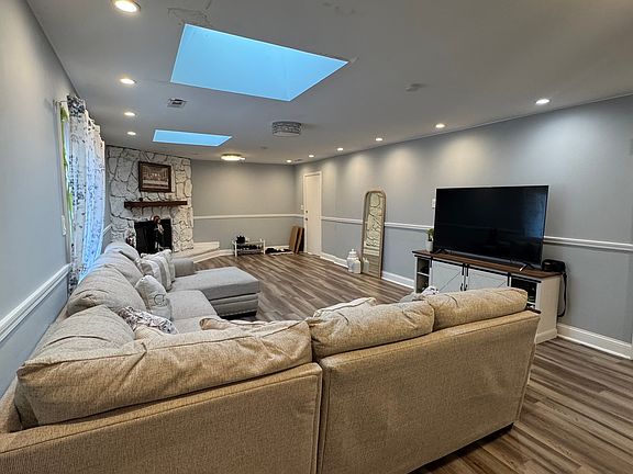 5th image of 7700 W 83rd St