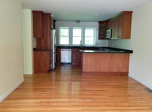 3rd image of 489 Essex Ave #A