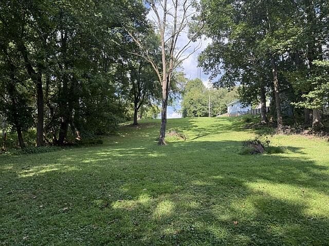 1st image of 305 S Riverside Dr