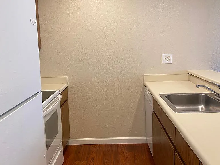 1537 Four Oaks Cir — Photo 8