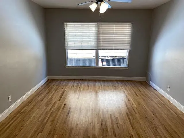 650 Levering Ave — Photo 12