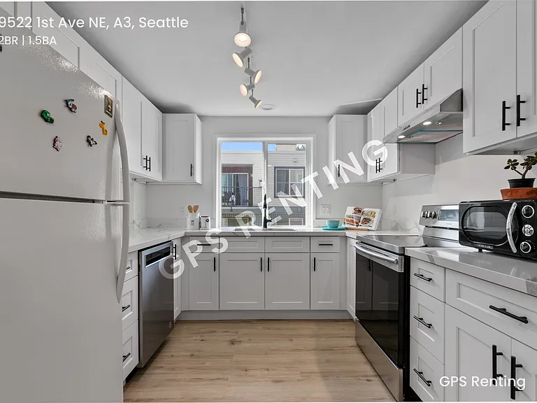 9522 1st Ave NE #A3 — Photo 5