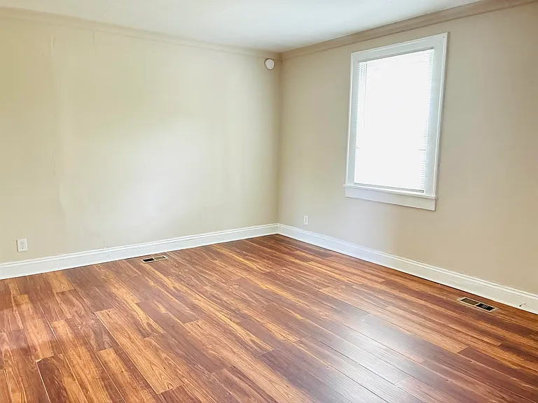 606 S Ellis St — Photo 16