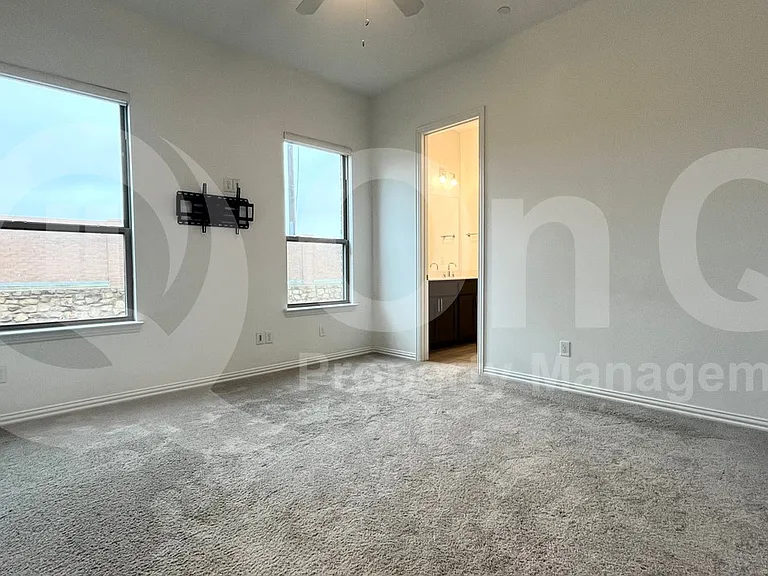 7529 Regal Ln — Photo 11