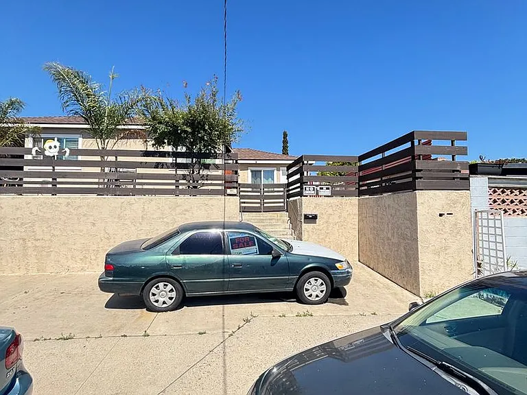 1575 Skyline Dr — Photo 1