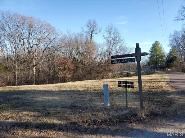 38 Bassett Woods Dr, Pacific, MO 63069