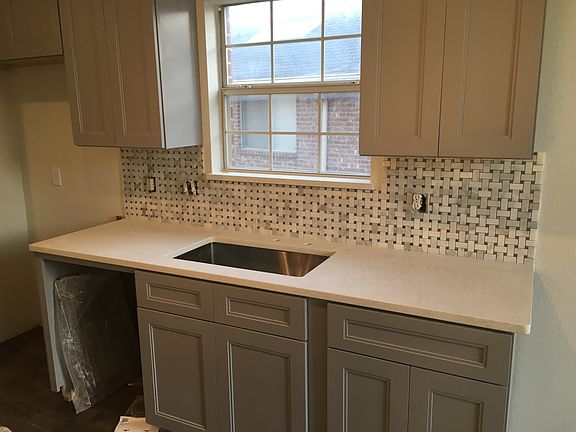 5th image of 923 Kathryn Dr