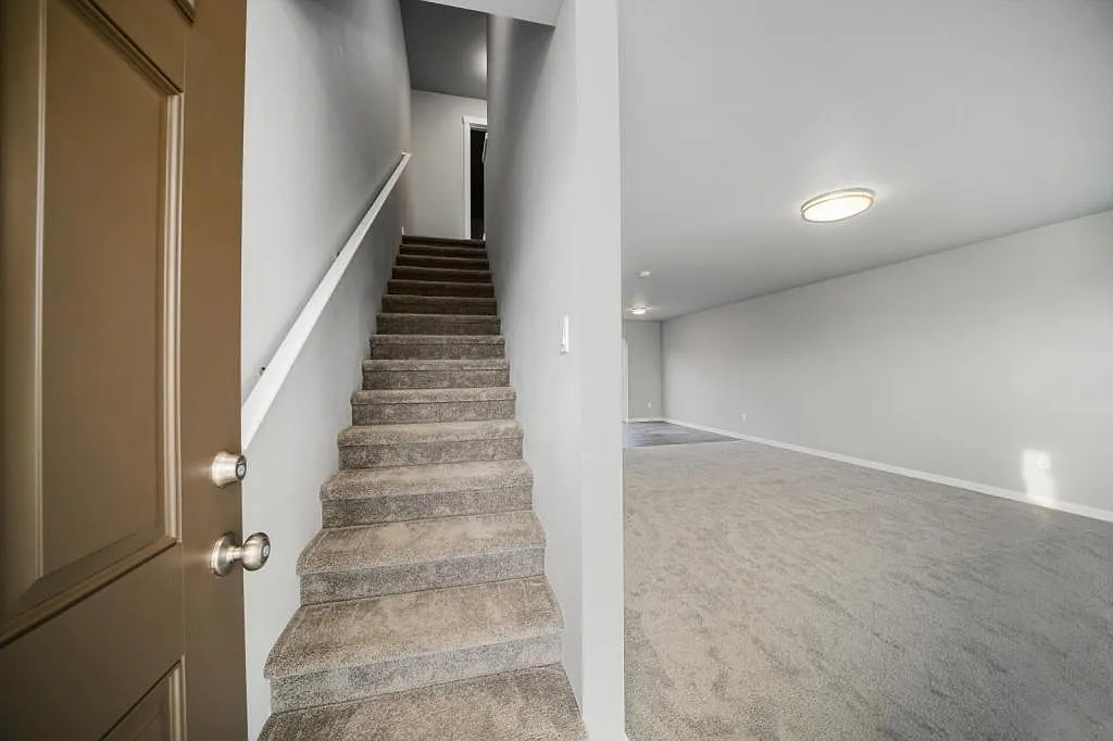 352 NE Evergreen Ct, Unit #16 — Photo 2