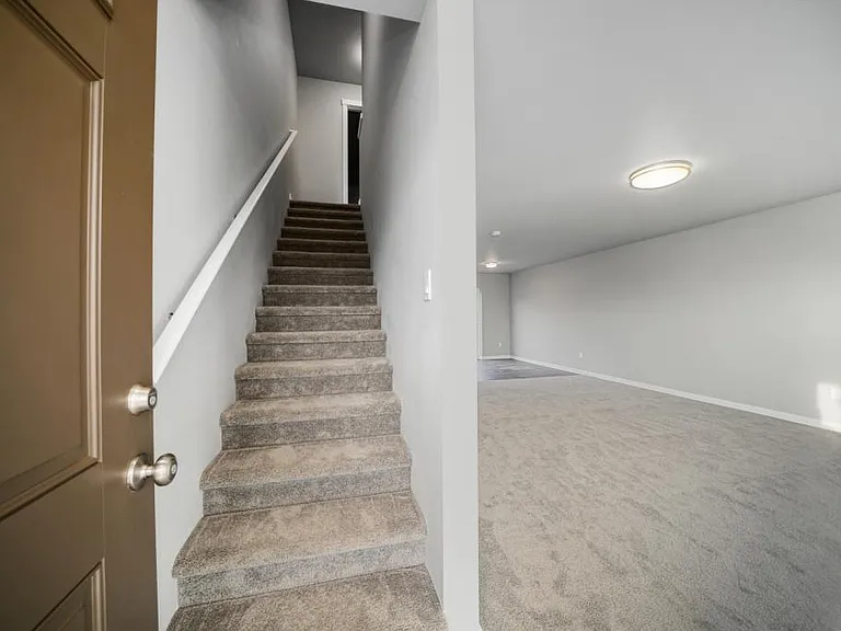 352 NE Evergreen Ct #16 — Photo 2
