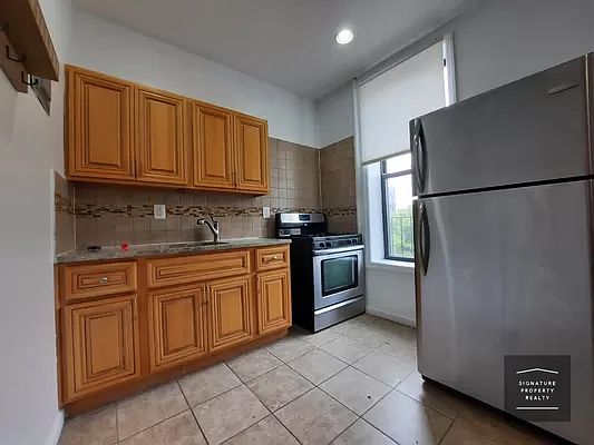 1st image of 518 Willoughby Ave Floor 3