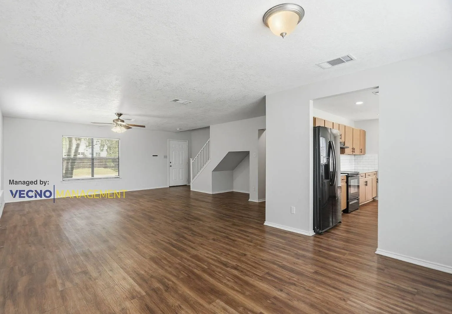 4 bed, 2.5 bath, 2300 sqft, $2,100 — Photo 3