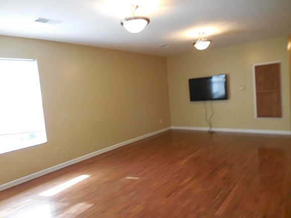 3rd image of 224 University Ave #B