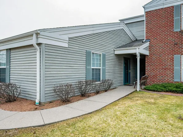 N16W26587 East Fieldhack DRIVE #E, Pewaukee, WI 53072