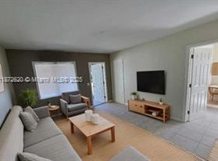 724 SW 7th Ter #12, Hallandale, FL 33009