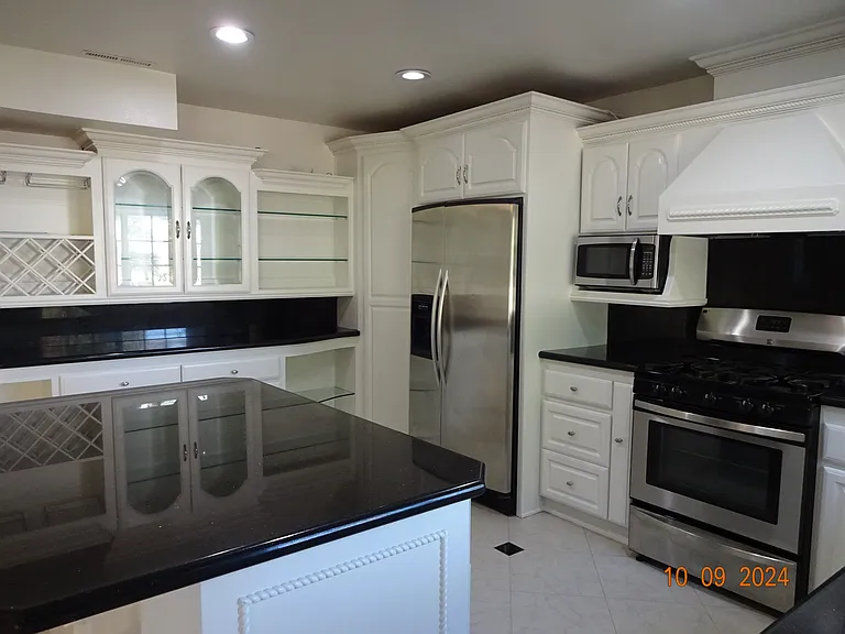 1439 Larkspur St — Photo 9