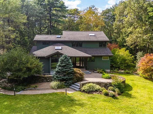 110 Fielding Farm Dr, Carlisle, MA 01741