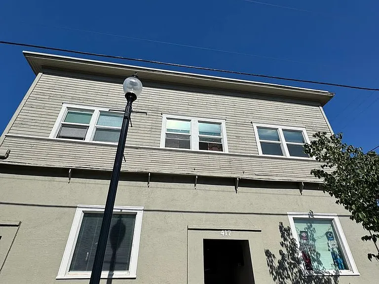 417 Lyon St SE — Photo 1
