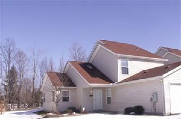 1st image of 3239 Greentree Cir