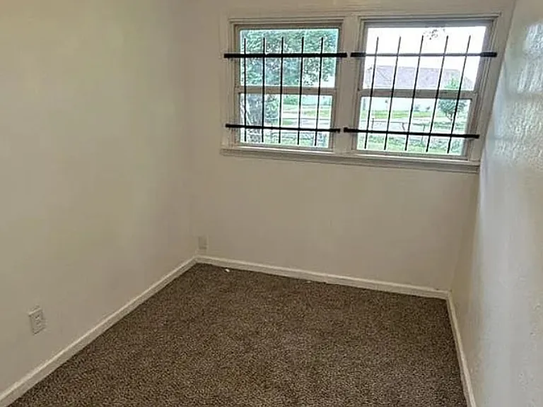 38 Marilyn Ln — Photo 3