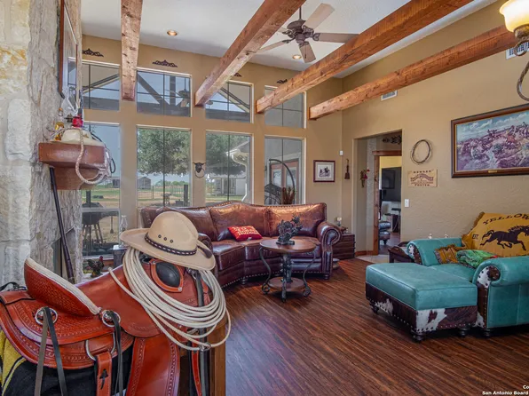 1891 State Highway 97 E, Floresville, TX 78114