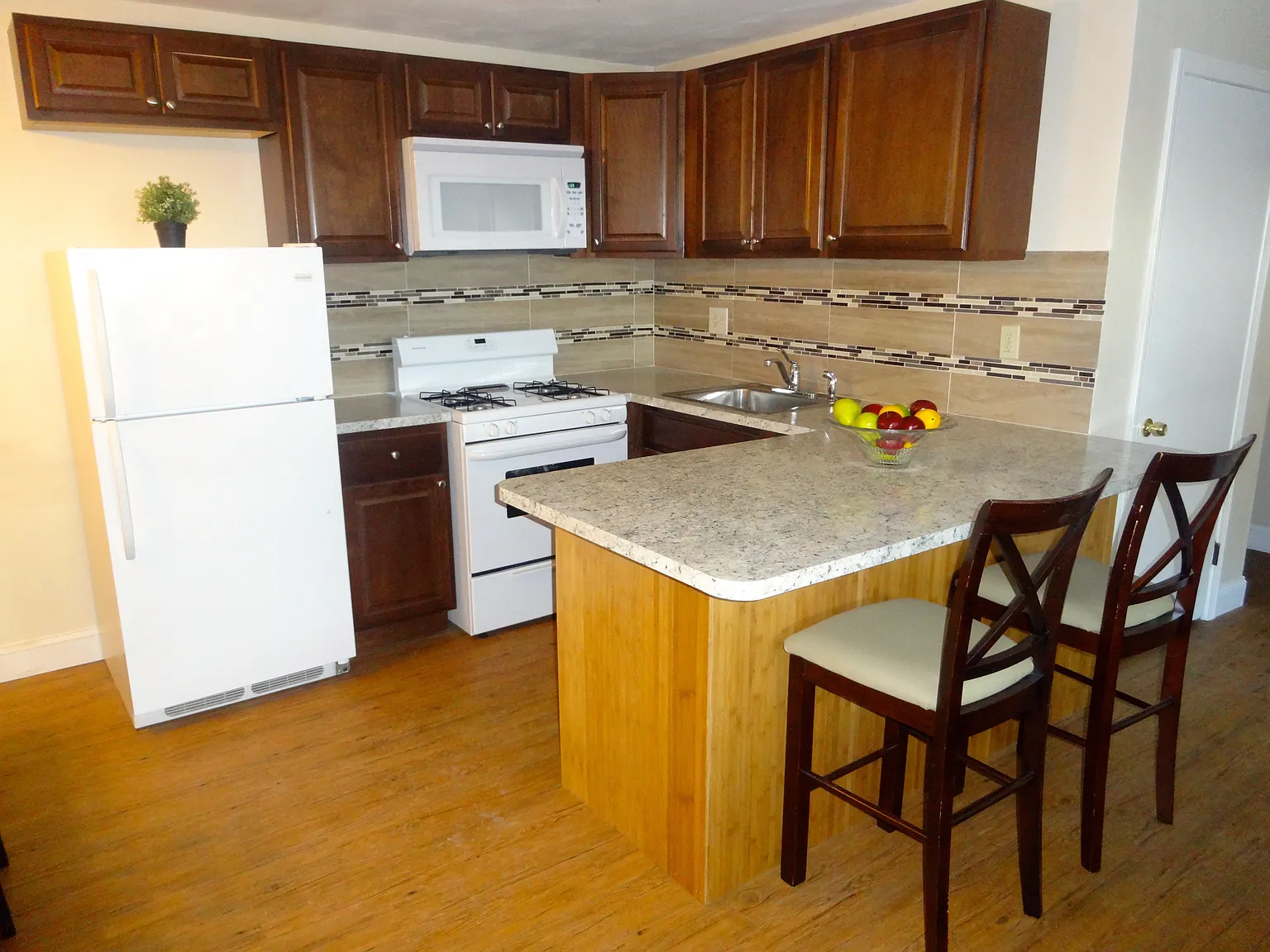 Farmington Gates Apartments of New Britain, CT — Photo 2