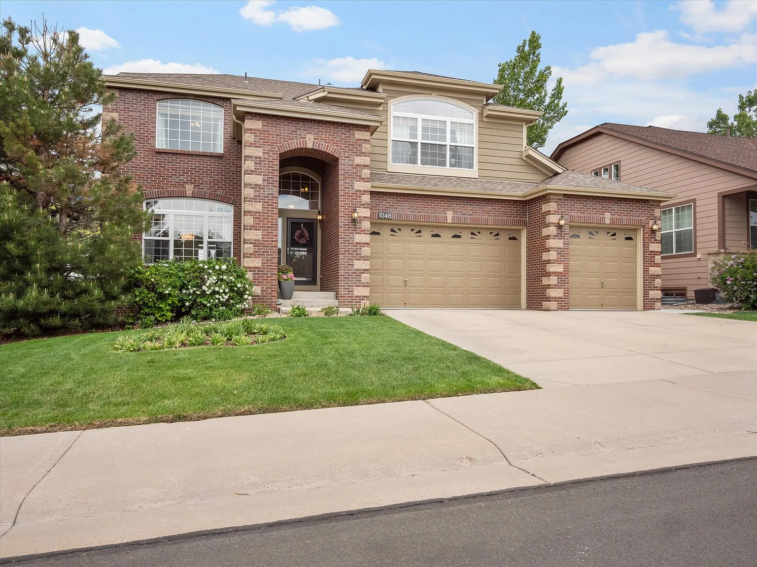 6 bed, 4.5 bath, 4607 sqft, $4,750 — Photo 2