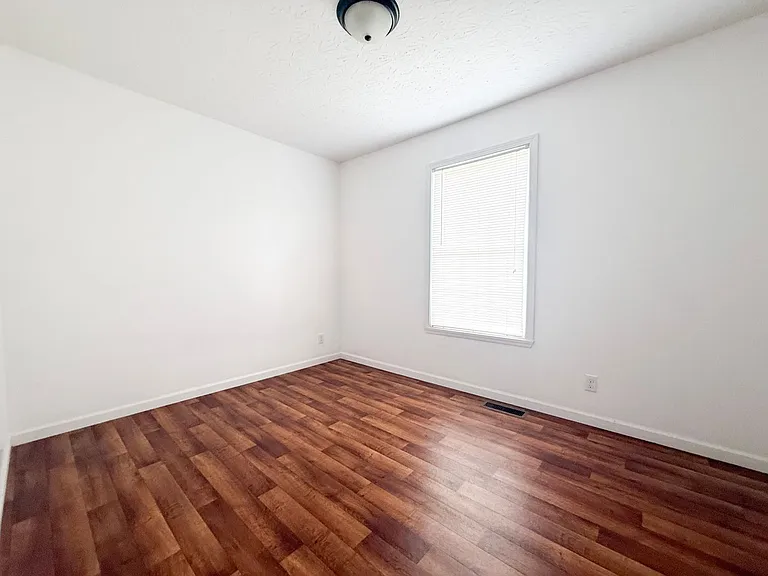 137 McCawley St — Photo 24