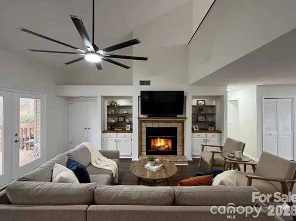 13 Laurel Place Dr, Asheville, NC 28803
