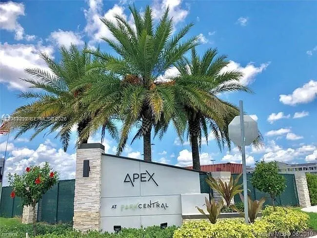 3 bed, 2.0 bath, 1410 sqft, $3,600 — Photo 2