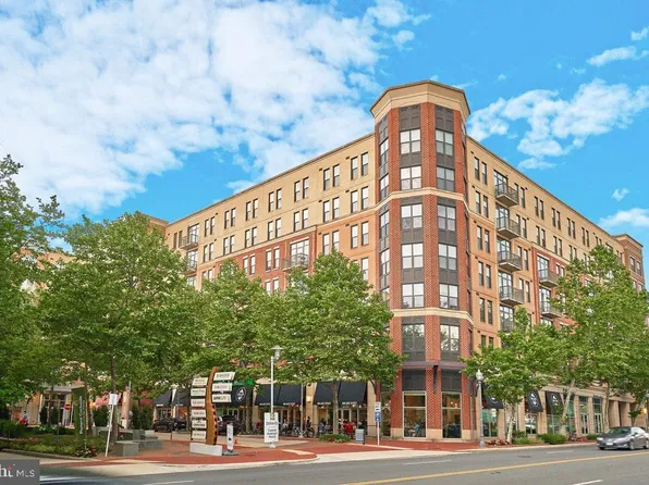 444 W Broad St Unit 409, Falls Church, VA 22046