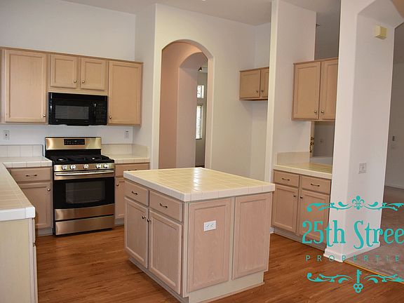 5th image of 5637 Lantern Grove Ln