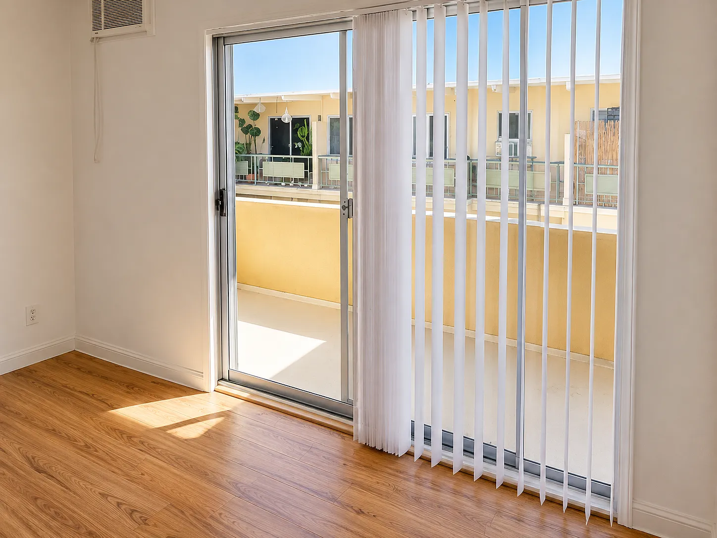 3 bed, 1300 sqft, $3,300 — Photo 4