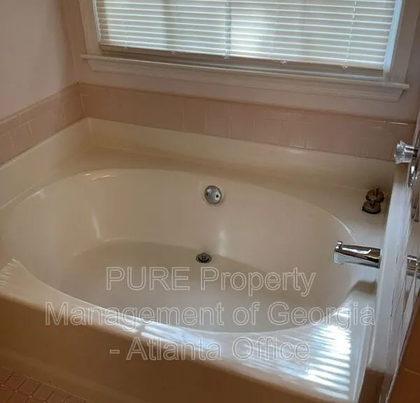 1195 Parkwood Chase NW — Photo 25
