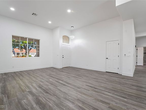 5th image of 8880 Star Valley Ct