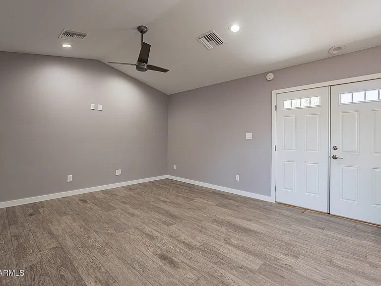 523 N Pasadena #B — Photo 11
