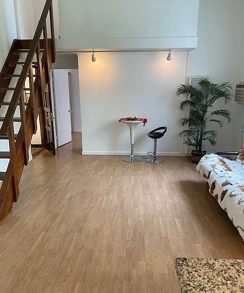 1943 Vista Del Mar Ave #4 — Photo 1